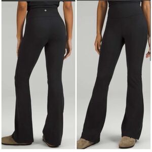Lululemon Groove Super-High-Rise Flared Pant Nulu
Black size 4 NWT‎